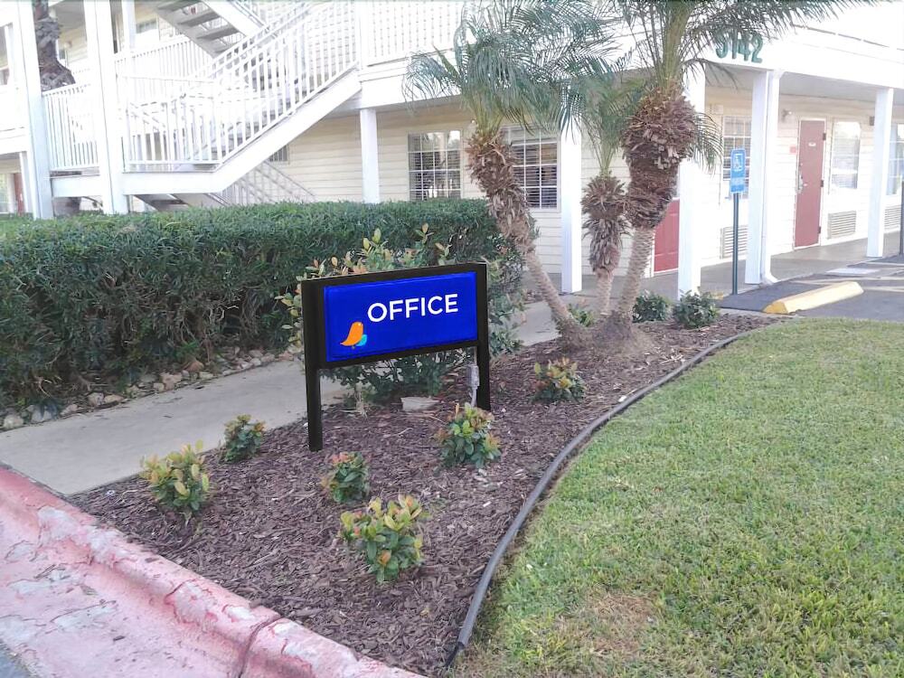 Intown Suites Extended Stay Select Corpus Christi Tx מראה חיצוני תמונה